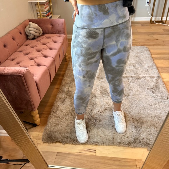 Athleta‎ Salutation Stash Pocket Capri Blue Gray Striped Tie Dye Activewear - Picture 3 of 8